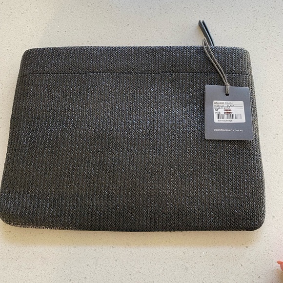 Country Road pouch bag. - Picture 2 of 7